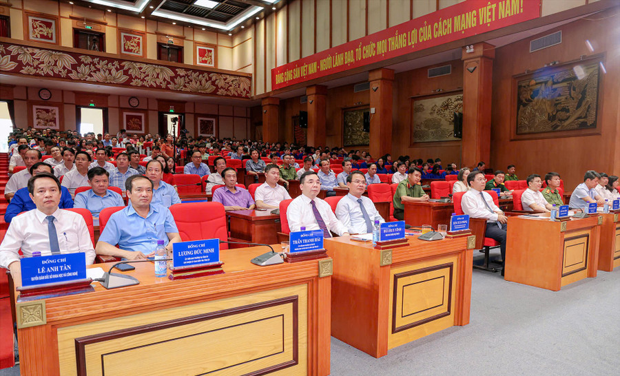 Đại biểu tham dự tại điểm cầu chính. binhdan2.jpg