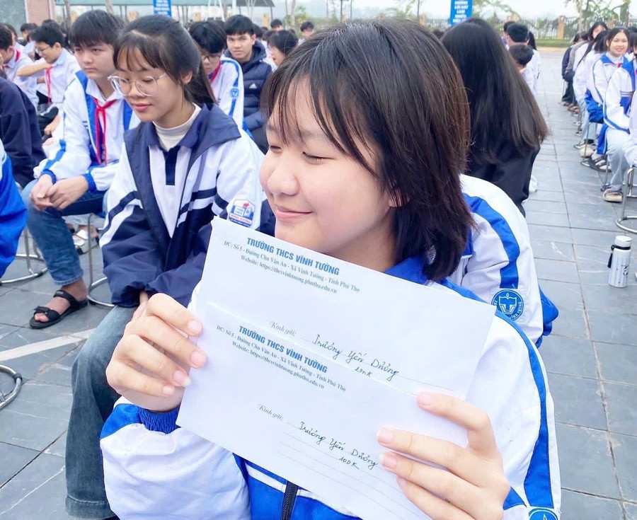 Em Trương Yến Dương, Trường THCS Vĩnh Tường, xã Vĩnh Tường thủ khoa môn Tin học.