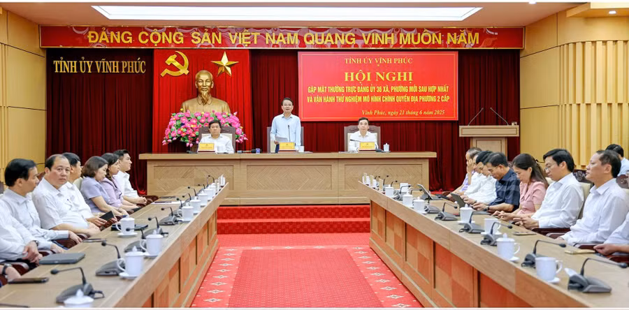 Bí thư Tỉnh ủy Vĩnh Phúc Đặng Xuân Phong phát biểu chỉ đạo tại hội nghị.