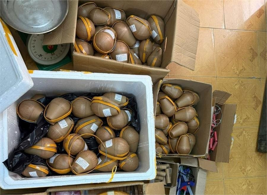 Công an thu giữ số pháo hoa nổ trái phép của Nguyễn Tuấn Anh. Ảnh: Công an tỉnh Phú Thọ.