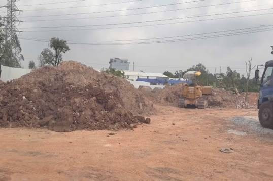 Hiện trường vụ đổ chất thải trái phép. Ảnh: Công an tỉnh Phú Thọ