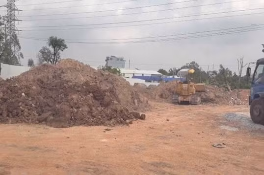 Hiện trường vụ đổ chất thải trái phép. Ảnh: Công an tỉnh Phú Thọ