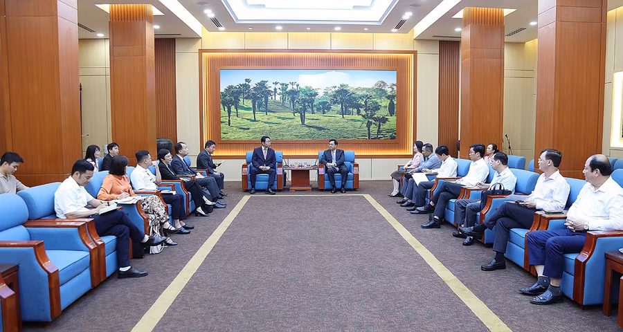 Quang cảnh buổi làm việc.