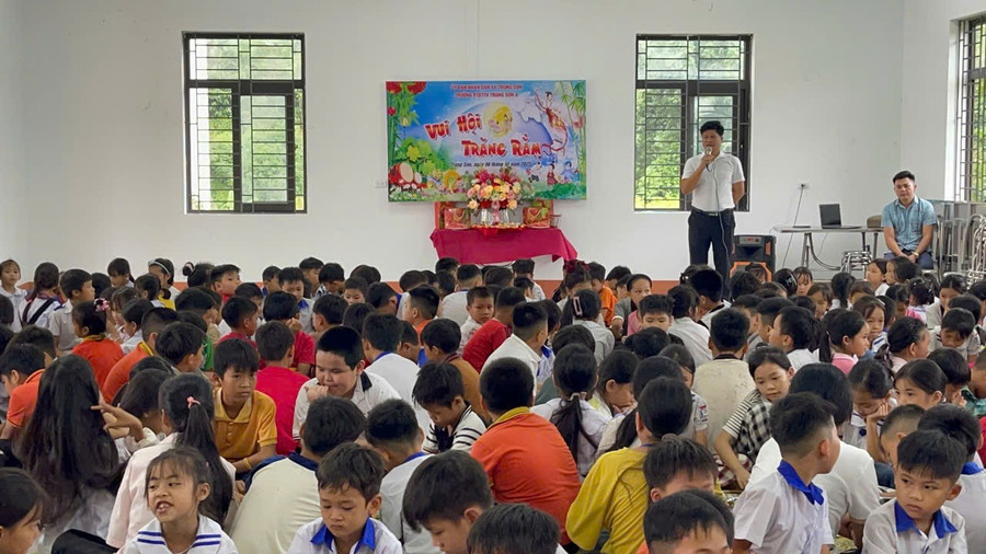 Trường PTDTBT TH Trung Sơn A (xã Trung Sơn, tỉnh Phú Thọ) tổ chức Tết Trung thu 2025. Ảnh: Trường PTDTBT TH Trung Sơn A