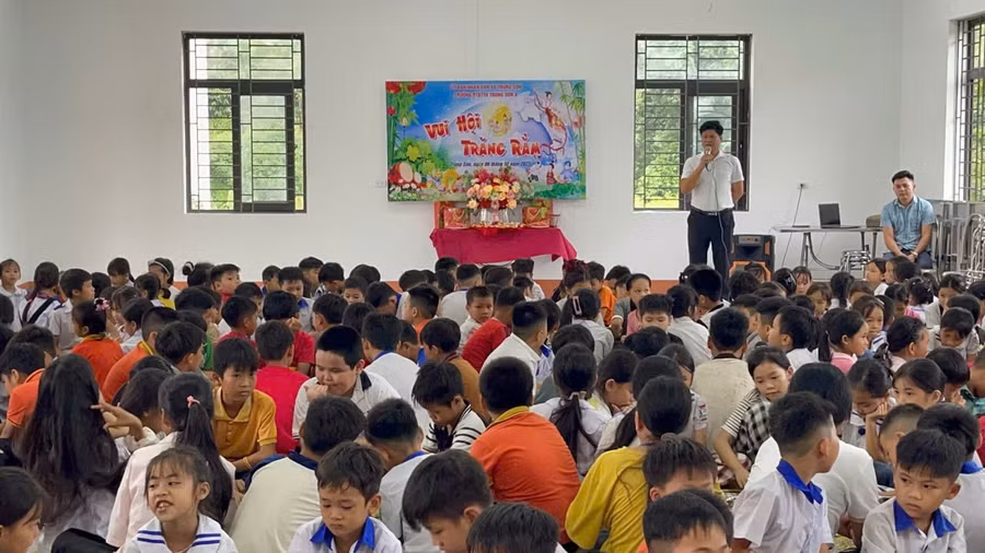 Trường PTDTBT TH Trung Sơn A (xã Trung Sơn, tỉnh Phú Thọ) tổ chức Tết Trung thu 2025. Ảnh: Trường PTDTBT TH Trung Sơn A