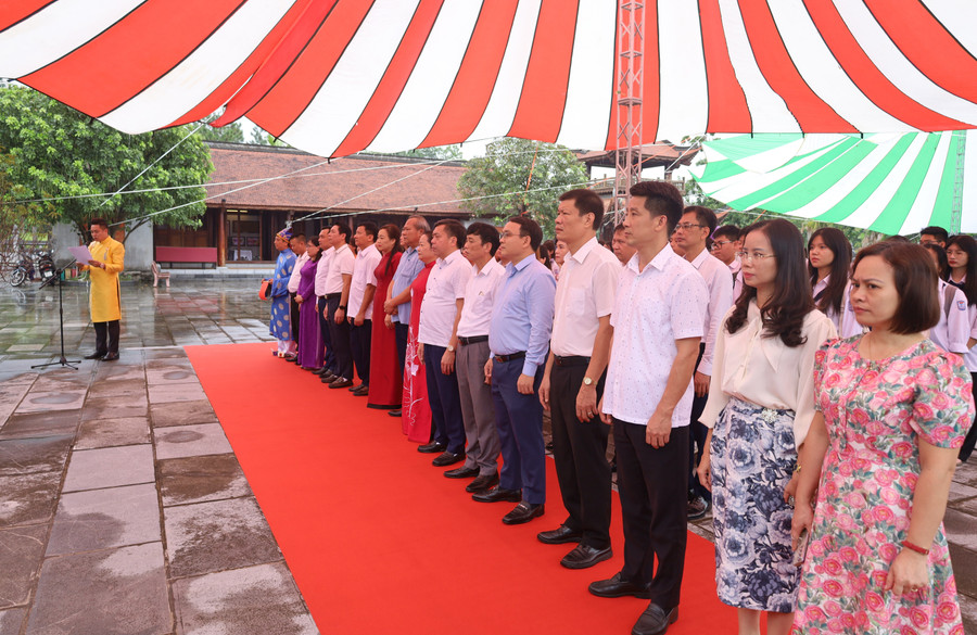 Đại biểu dâng hương các bậc tiên thánh, tiên hiền, danh nho khoa bảng dịp trọng Thu, năm Ất Tỵ 2025 tại Văn Miếu Vĩnh Phúc. img-8125.jpg