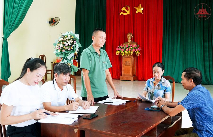 Chi ủy Chi bộ thôn Núc Thượng, xã Hồ Sơn (Tam Đảo) họp bàn công tác phát triển đảng viên. Ảnh: Dương Hà. 2-dang-vien-tam-dao.jpg