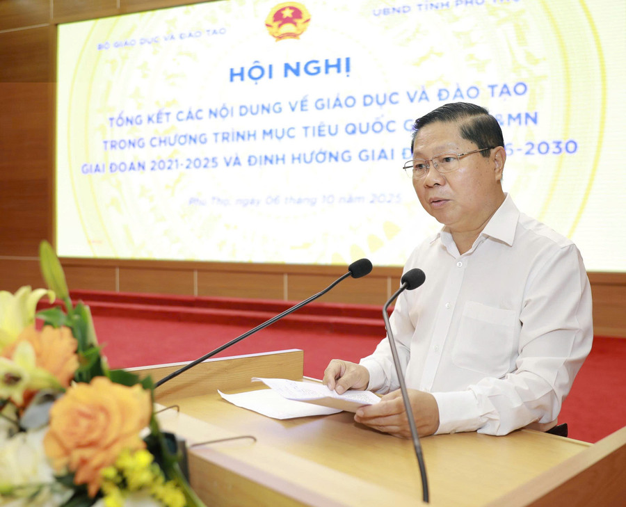 Thứ trưởng Bộ GD&ĐT Lê Tấn Dũng phát biểu tại hội nghị.