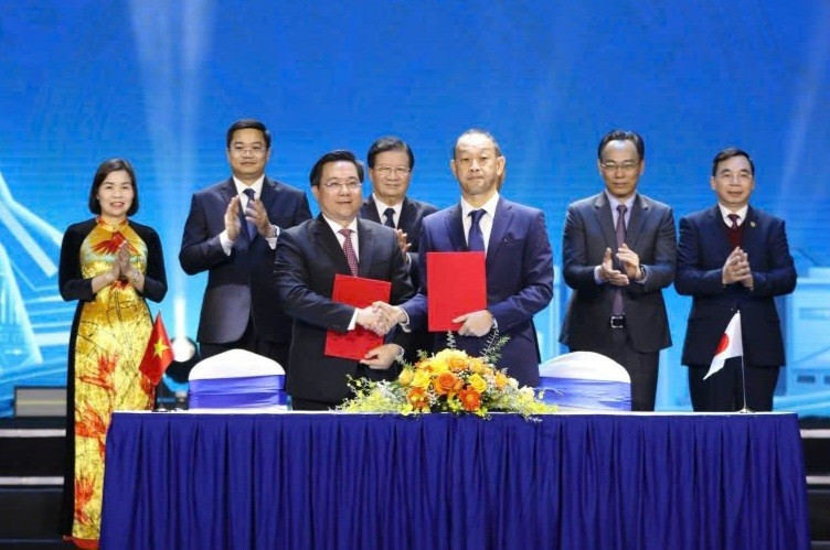 Vĩnh Phúc là điểm đến lý tưởng cho các nhà đầu tư. img-20250509-172954-1589.jpg
