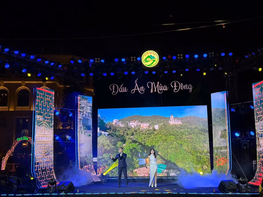 Chương trình nghệ thuật đặc sắc thu hút hàng nghìn khán giả tham dự.