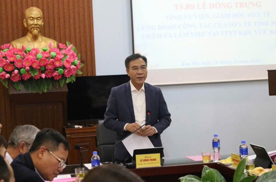 Giám đốc Sở Y tế Lê Hồng Trung phát biểu chỉ đạo buổi làm việc. kb1.jpg