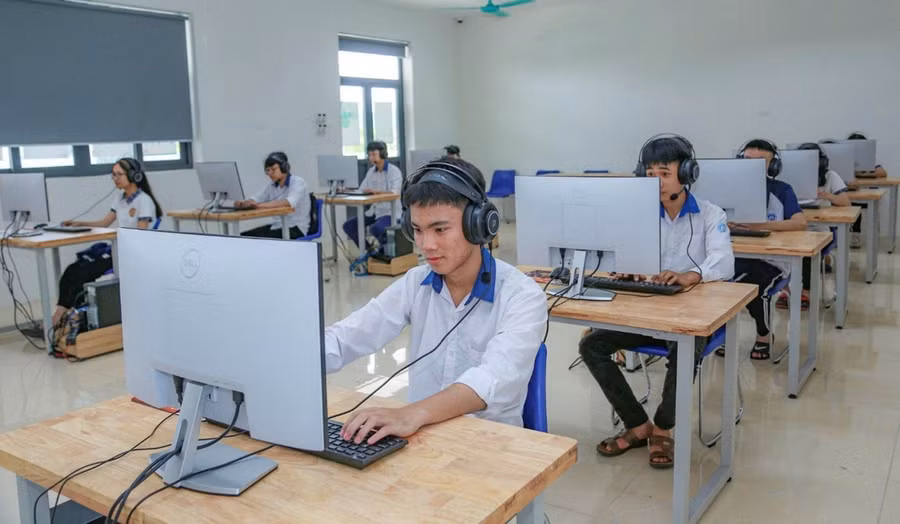 Giờ học tiếng Anh của học sinh Trường THPT Sông Lô.