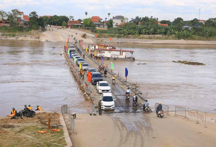 Cầu phao Phong Châu được cán bộ, chiến sĩ Lữ đoàn 249 vận hành gần 400 ngày.
