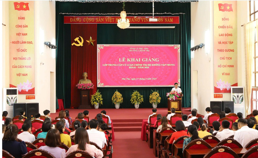 Lễ khai giảng lớp Trung cấp lý luận chính trị hệ không tập trung B25.01. khai-giang.jpg