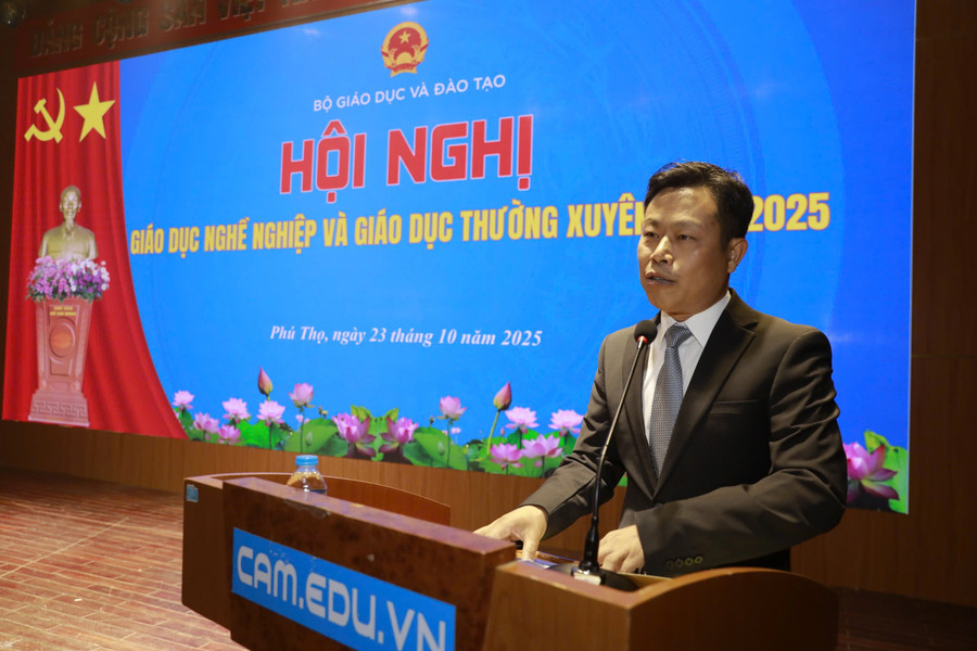 Thứ trưởng Bộ GD&ĐT Lê Quân phát biểu khai mạc hội nghị. tt.jpg
