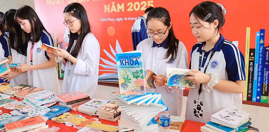 Học sinh Trường THPT Chuyên Vĩnh Phúc tham gia Ngày Sách và Văn hóa đọc Việt Nam 2025.