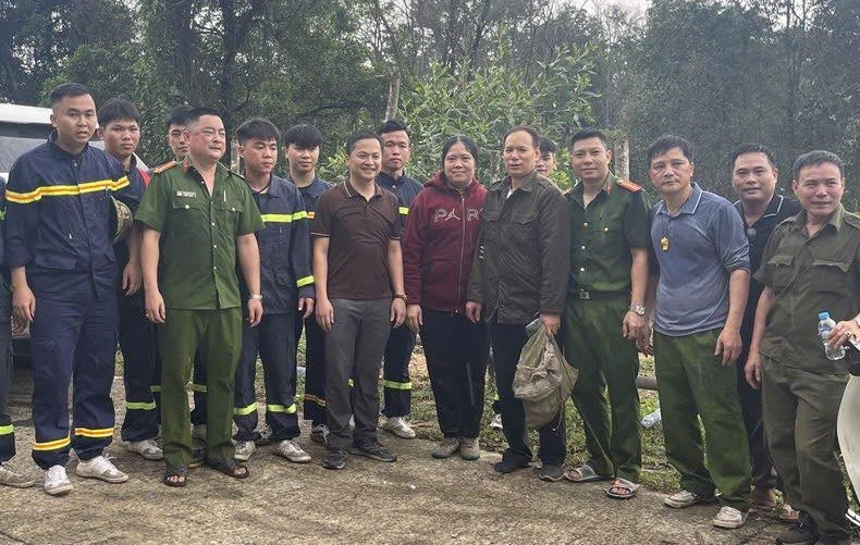 Vợ chồng anh Ron được cơ quan chức năng giải cứu an toàn.