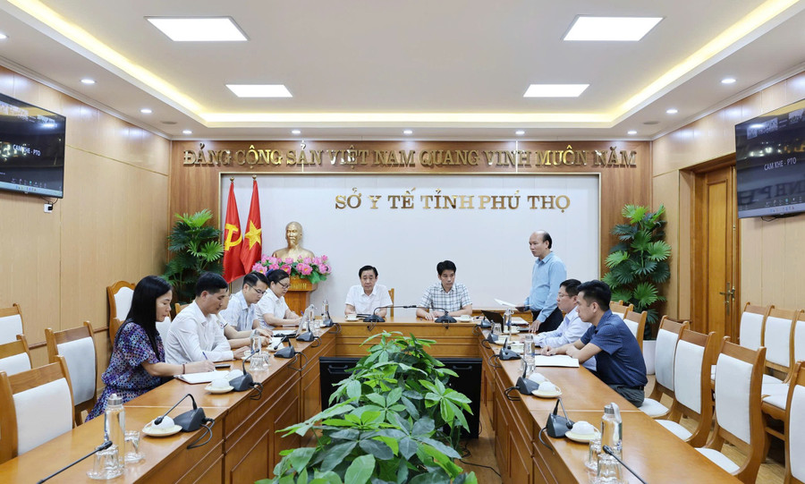 Hội nghị trực tuyến tập huấn hướng dẫn xử lý nước sạch, vệ sinh môi trường, phòng chống dịch bệnh và an toàn vệ sinh thực phẩm mùa mưa, lũ do Sở Y tế Phú Thọ tổ chức. yt0.png