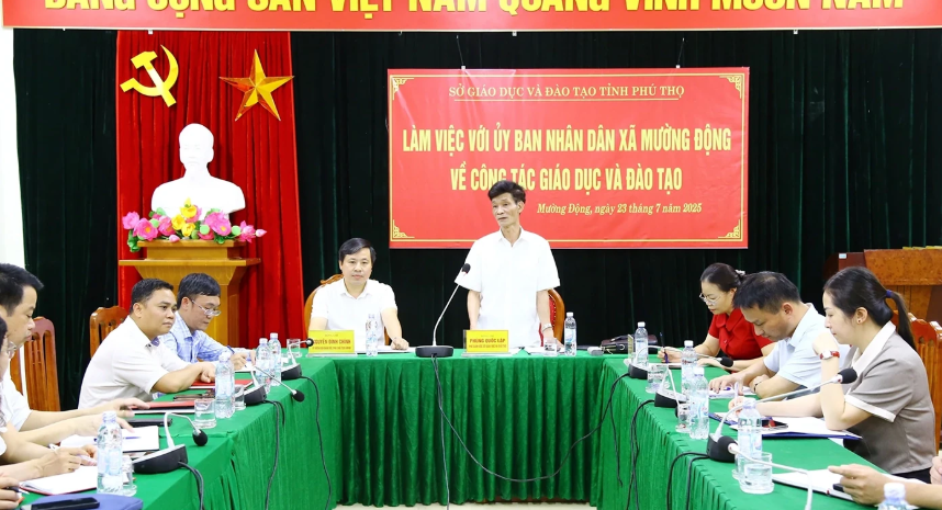 Đoàn công tác của Sở GD&ĐT Phú Thọ làm việc với xã Mường Động.