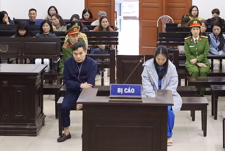 Hai bị cáo tại phiên xét xử sơ thẩm.