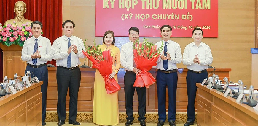 Ông Nguyễn Khắc Hiếu và bà Phùng Thị Kim Nga làm Phó Chủ tịch UBND tỉnh Vĩnh Phúc.