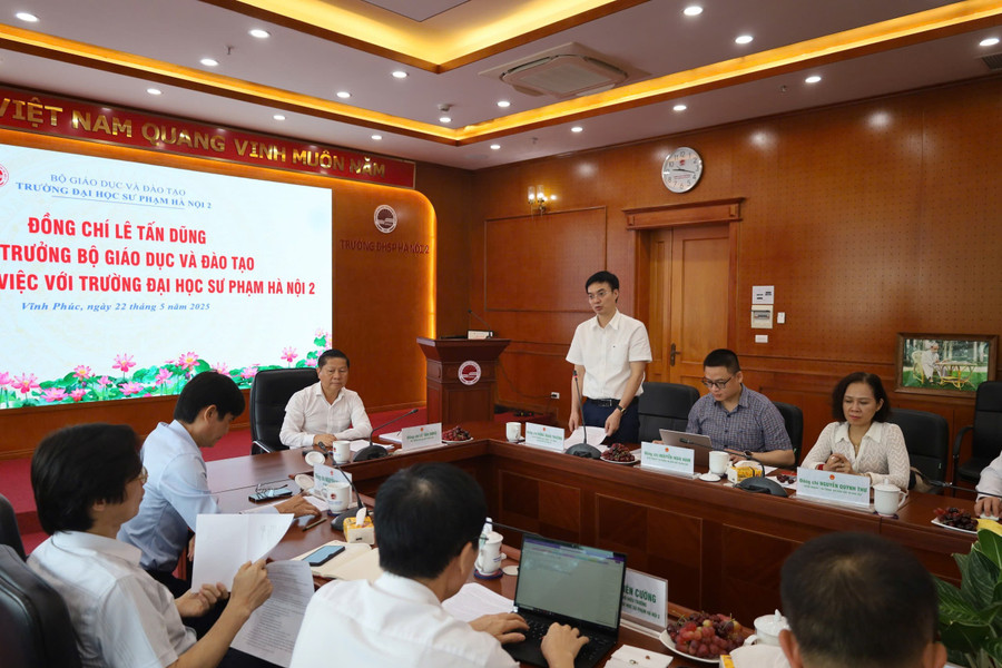 Đại diện Vụ Kế hoạch - Tài chính, Bộ GD&ĐT thông tin về công tác bố trí vốn cho các dự án. 1000033276.jpg