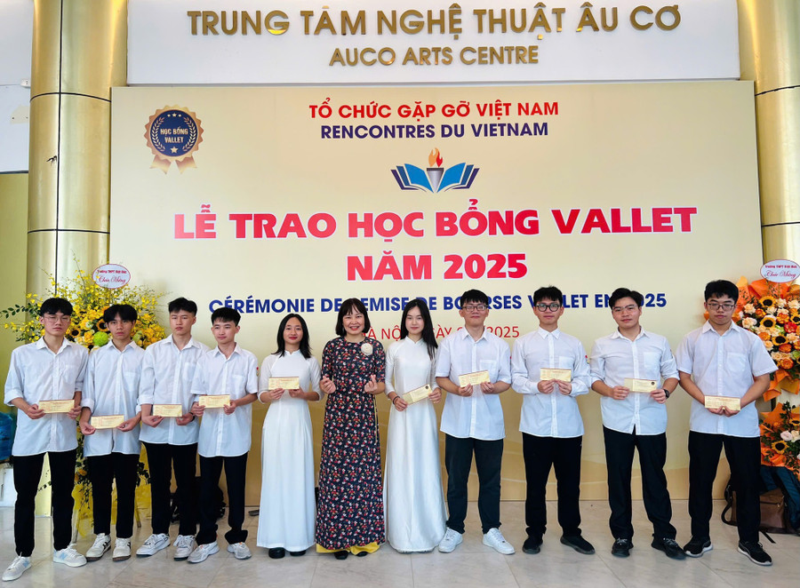  học sinh Trường THPT Chuyên Hùng Vương được trao học bổng Vallet năm 2025.