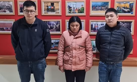 Đào Đức Anh, Nguyễn Thị Thủy và Hoàng Trung Tuyền tại cơ quan Công an. (Ảnh: Công an tỉnh Hà Giang)