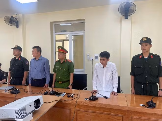 Công an khởi tố Nguyễn Tứ và Đinh Đức Minh. Ảnh: Hà Toàn (CA Hà Giang)