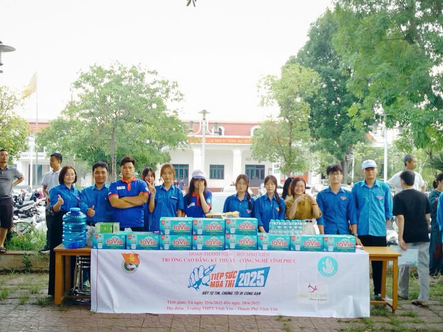 Lực lượng tiếp sức mùa thi có mặt tại tất cả các điểm thi tốt nghiệp THPT năm 2025 ở Vĩnh Phúc. tn4.jpg