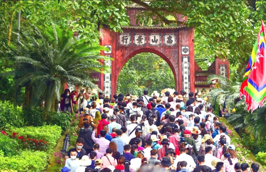 Khu di tích lịch sử Đền Hùng.
