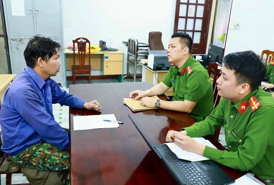Cơ quan Công an làm việc với Lê Đức Tuyến. Ảnh: Công an tỉnh Tuyên Quang