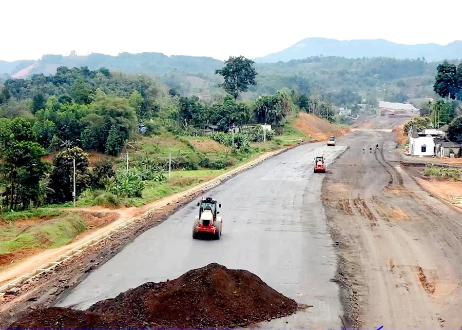Dự án cao tốc Tuyên Quang – Hà Giang (giai đoạn 1) đoạn qua tỉnh Hà Giang đang được khẩn trương triển khai, hoàn thiện.