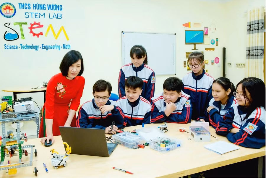 Phong trào đổi mới, sáng tạo trong dạy và học tại Trường THCS Hùng Vương mang lại hiệu quả thiết thực, khơi dậy tinh thần chủ động, tích cực của học sinh. Ảnh: Huyền Trang