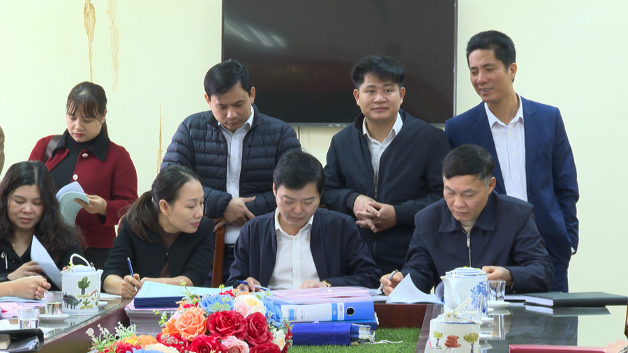 Sở GD&ĐT Phú Thọ kiểm tra công tác phổ cập giáo dục, xoá mù chữ (PCGD & XMC) năm 2024 tại Thanh Thủy. Ảnh tư liệu thanh-thuy.jpg