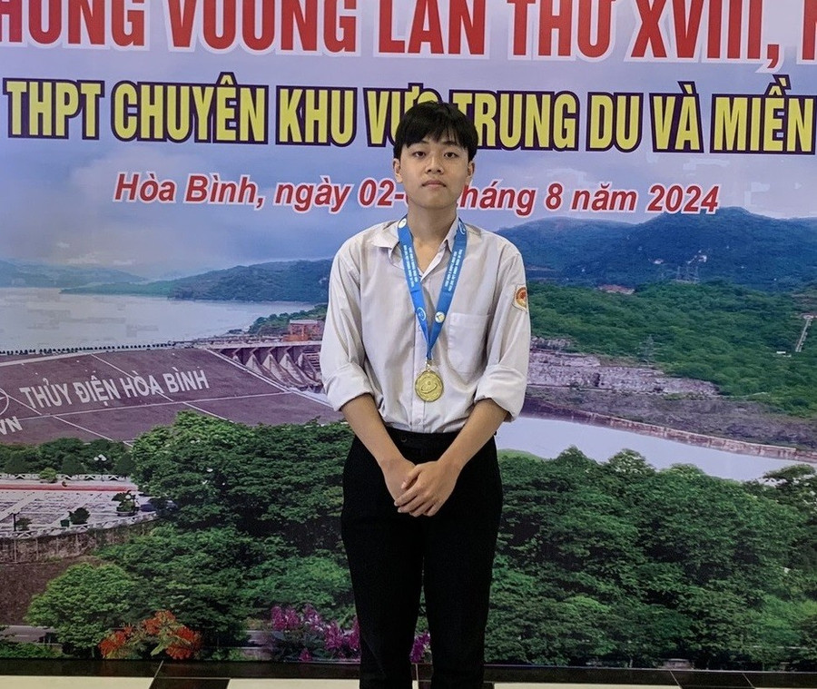 Em Hoàng Mạnh Quân.