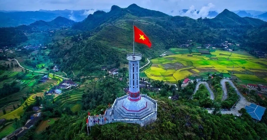 Cột cờ Quốc gia Lũng Cú.