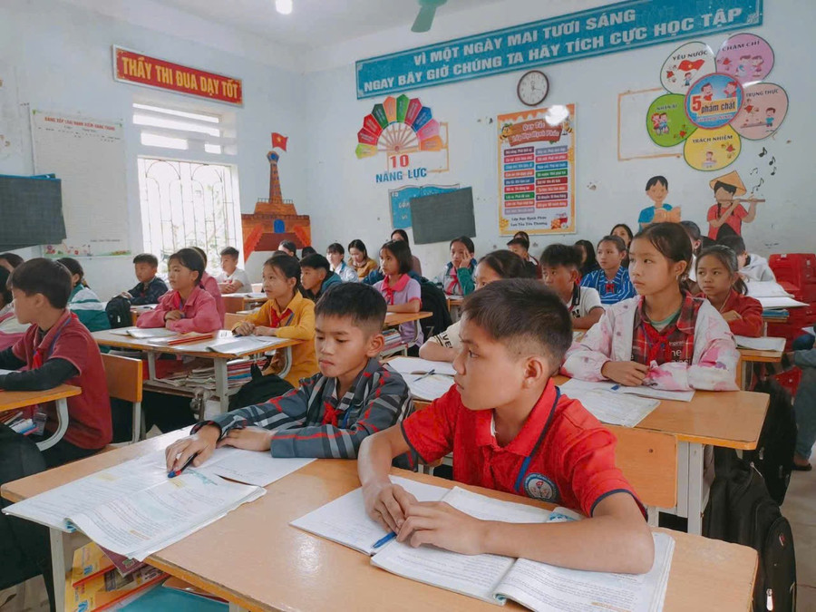 Học sinh tại Xín Mần (Hà Giang cũ) trong giờ học. xi-man.jpg