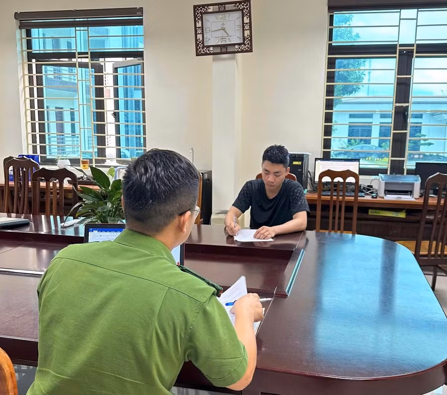 Cù Thành Luân tại cơ quan Công an. Ảnh: Công an huyện Sơn Dương.