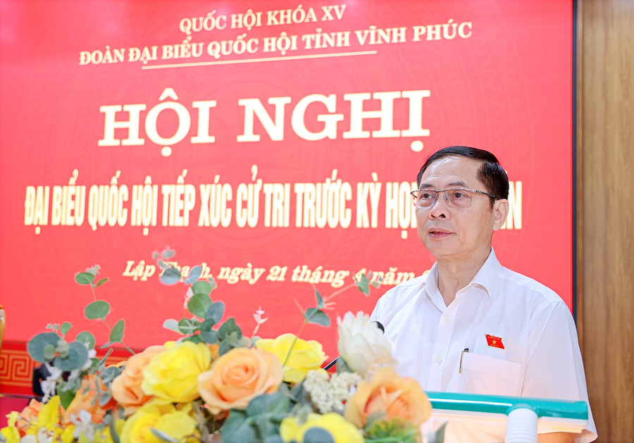 Phó Thủ tướng Chính phủ Bùi Thanh Sơn tiếp xúc cử tri tại huyện Lập Thạch, tỉnh Vĩnh Phúc.