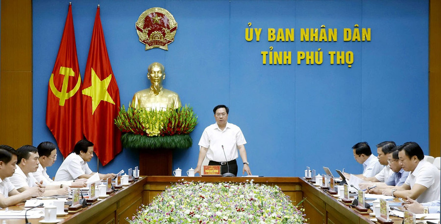 Chủ tịch UBND tỉnh Phú Thọ Trần Duy Đông chủ trì hội nghị giao ban giữa Chủ tịch, các Phó Chủ tịch UBND tỉnh.