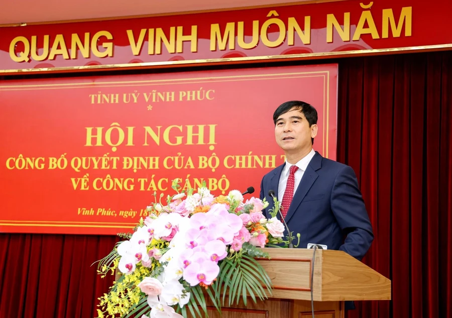 Bí thư Tỉnh ủy Vĩnh Phúc Dương Văn An phát biểu tại Hội nghị triển khai quyết định của Bộ Chính trị về nhân sự cho Vĩnh Phúc.