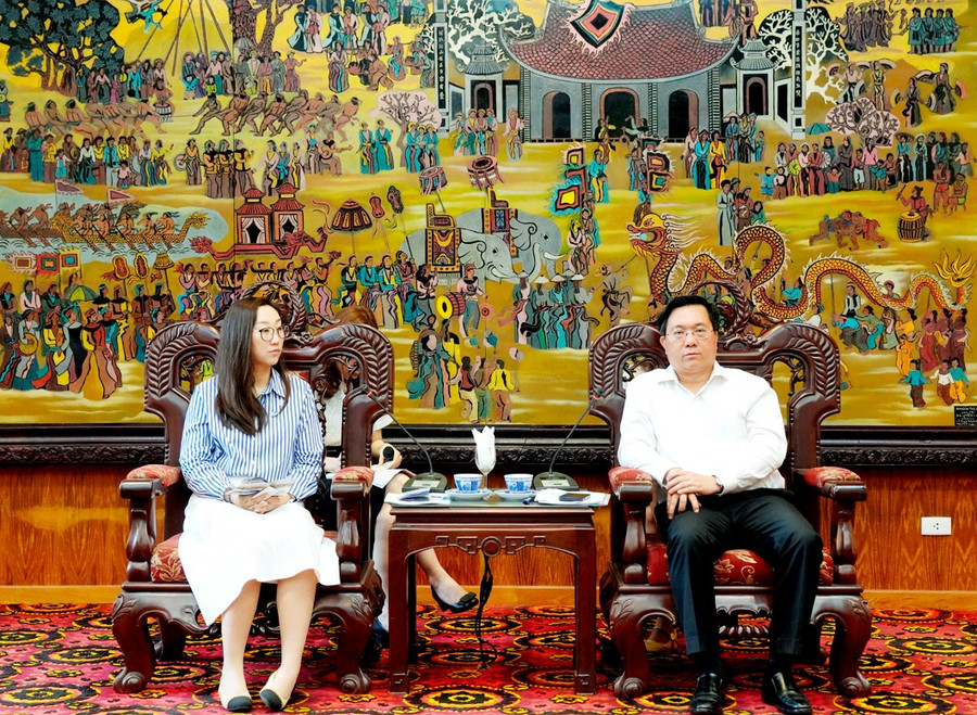 Chủ tịch UBND tỉnh Vĩnh Phúc Trần Duy Đông tiếp và làm việc với bà Lưu Văn, Phó Tổng Giám đốc Công ty CMC JD Limited.