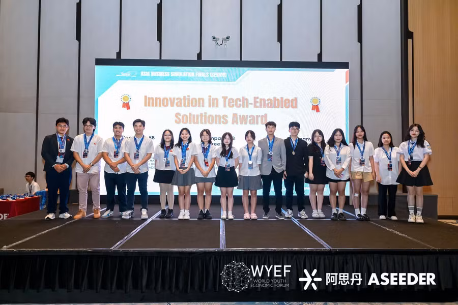 Đội tuyển học sinh của Trường THPT chuyên Hùng Vương tham gia Cuộc thi Giả lập doanh nghiệp tại Thượng Hải, Trung Quốc.