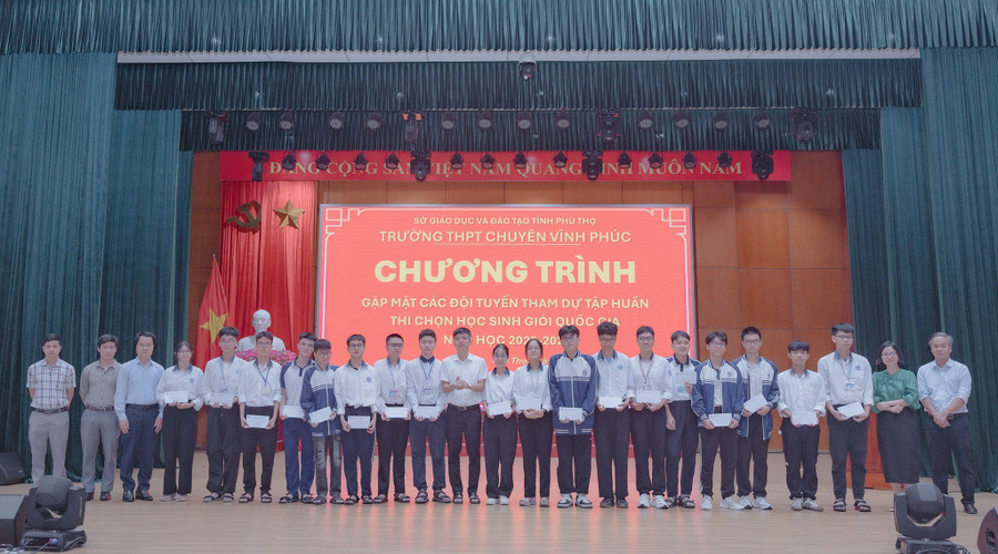 Trường THPT Chuyên Vĩnh Phúc dẫn đầu thành tích thi học sinh giỏi quốc gia của tỉnh Phú Thọ.