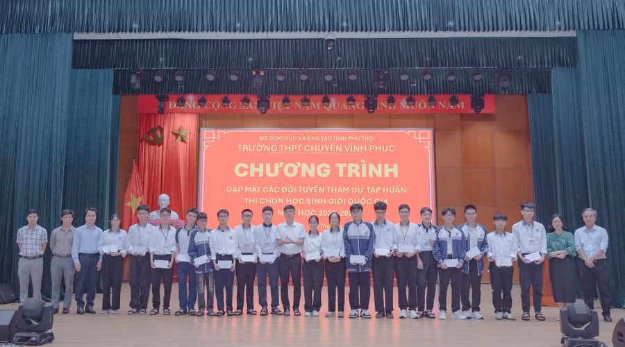 Trường THPT Chuyên Vĩnh Phúc dẫn đầu thành tích thi học sinh giỏi quốc gia của tỉnh Phú Thọ.