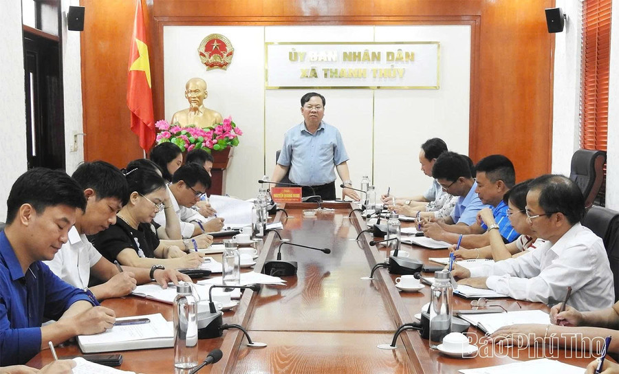 Đoàn công tác của Sở GD&ĐT Phú Thọ làm việc tại UBND xã Thanh Thủy. Ảnh: Báo Phú Thọ lv.jpg
