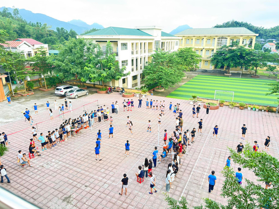 Trường DTNT THCS và THPT Đà Bắc, xã Đà Bắc, tỉnh Phú Thọ được đầu tư đảm bảo hoạt động giáo dục, nội trú.