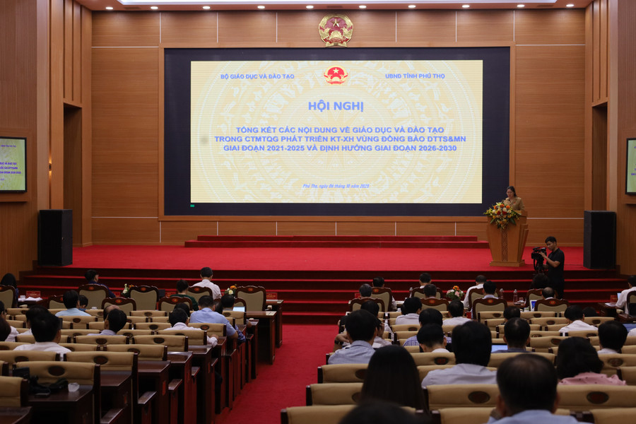 Quang cảnh hội nghị tổng kết các nội dung về GD&ĐT trong CTMTQG về phát triển KT-XH vùng đồng bào DTTS&MN giai đoạn 2021-2025.