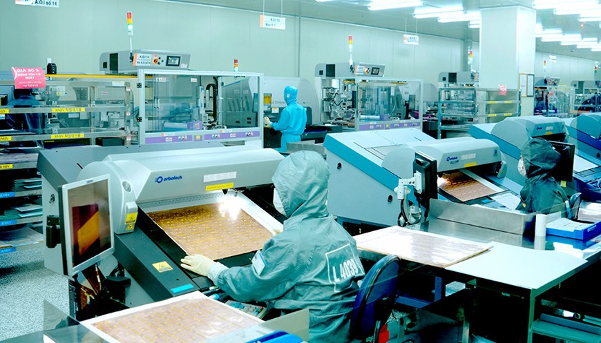 Các doanh nghiệp trên địa bàn đóng góp phần lớn cho thu ngân sách của tỉnh.